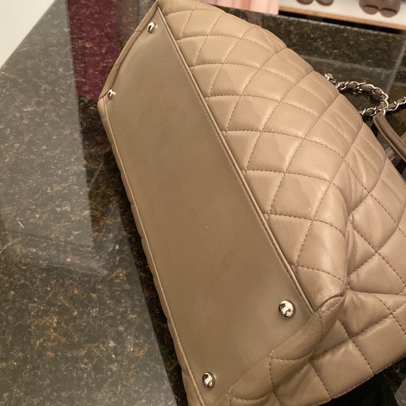 RARE - Authentic CHANEL - Limited Edition - Quilted Lambskin GST /500 - Picture 13 of 16